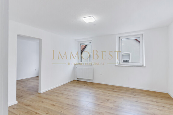 Doppeltes Glück - zwei Häuser mit großem Hof und Garten im idyllischen Ilbesheim! Frisch renoviert! 4