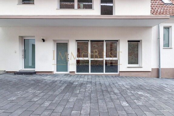 Doppeltes Glück - zwei Häuser mit großem Hof und Garten im idyllischen Ilbesheim! Frisch renoviert! 3