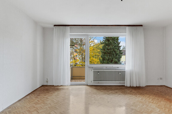 Schöne Obergeschoss Wohnung mit Balkon! In ruhiger Lage mit Blick ins Grüne! Ab sofort verfügbar!