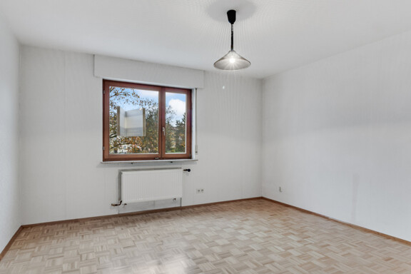 Schöne Obergeschoss Wohnung mit Balkon! In ruhiger Lage mit Blick ins Grüne! Ab sofort verfügbar! 2