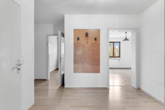 Schöne Obergeschoss Wohnung mit Balkon! In ruhiger Lage mit Blick ins Grüne! Ab sofort verfügbar! 4