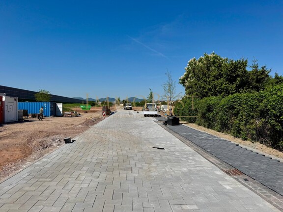 Neubaugebiet ,,Im Storchenring'' Landau! Voll Erschlossenes Grundstück mit Fernwärme und Glasfaser Anschluss! 2