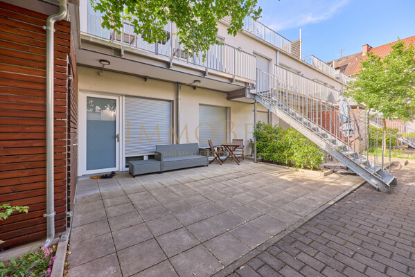 Terrasse und Zugang zur Wohnung