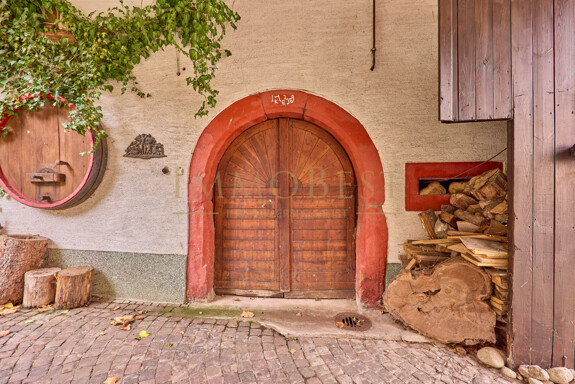 Ehemaliges Winzeranwesen als Dreiseitenhof! 2 Häuser mit Scheune, Nebengebäuden und Grünfläche! 4