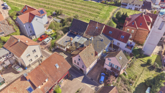 Sofort Bezugsbereit - Teilsaniertes Einfamilienhaus zum Kauf mit Garage, Hof und Nebengebäuden!