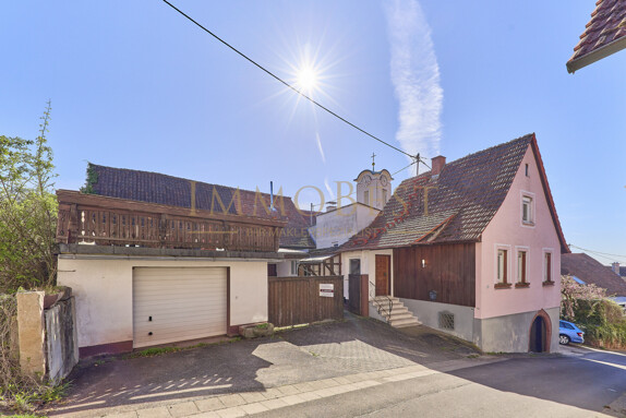 Sofort Bezugsbereit - Teilsaniertes Einfamilienhaus zum Kauf mit Garage, Hof und Nebengebäuden! 2