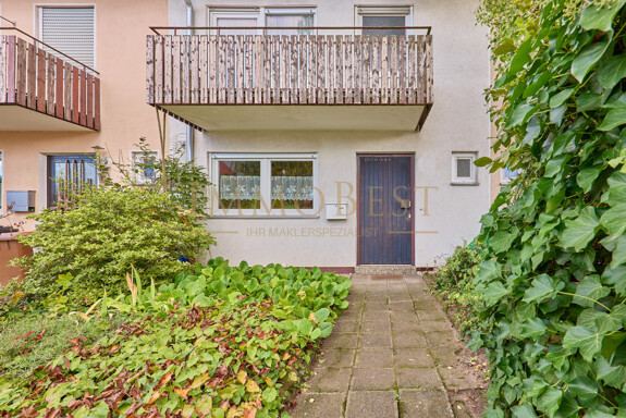 Vermietetes RMH mit Garten, Keller und Garage - Raumwunder möchte zu altem Glanz erweckt werden!