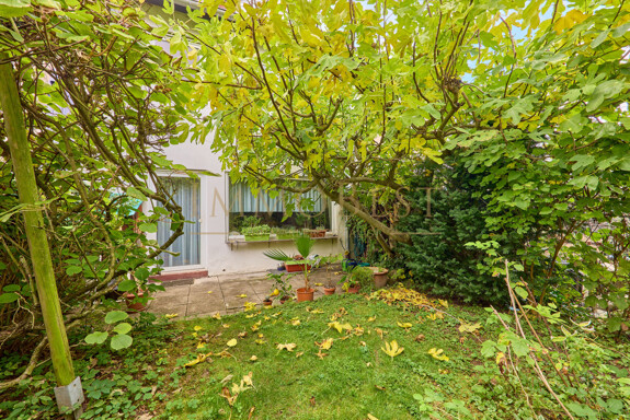 Vermietetes RMH mit Garten, Keller und Garage - Raumwunder möchte zu altem Glanz erweckt werden! 3