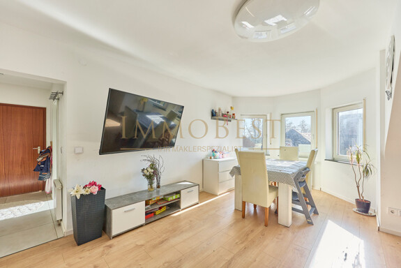 Gemütlich, hell, besonders – Dachgeschosswohnung zum Verlieben! 2