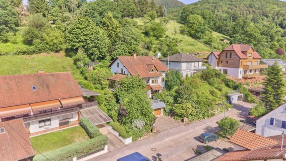 Ein Zuhause mit Charakter - Architektenhaus auf parkähnlichem Traumgrundstück in sonniger Hanglage! 2