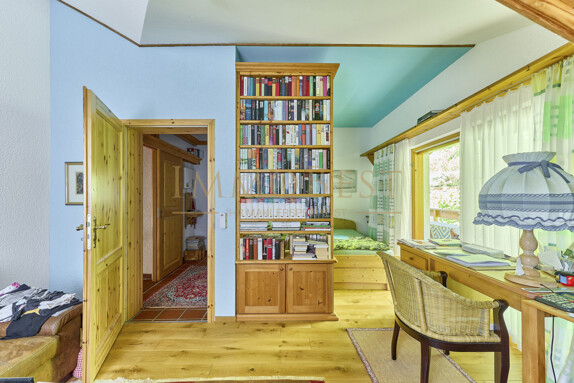 Ein Zuhause mit Charakter - Architektenhaus auf parkähnlichem Traumgrundstück in sonniger Hanglage! 4