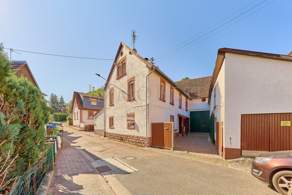 Gepflegtes Einfamilienhaus/Bauernhaus mit Hof, Scheune und Garten! 1