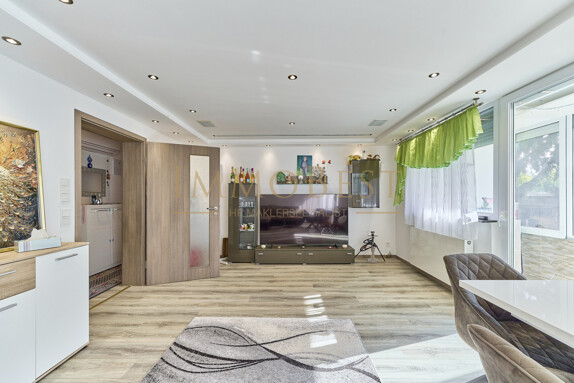 Sanierte Erdgeschosswohnung mit Balkon/Wintergarten und durchdachter Raumaufteilung! 2