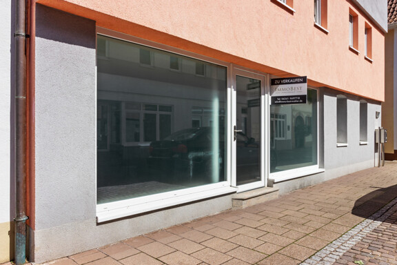 Lukrative Gewerbefläche in Innenstadt ab sofort Verfügbar! Frisch saniert! 1