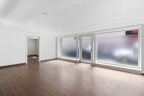 Lukrative Gewerbefläche in Innenstadt ab sofort Verfügbar!        Frisch saniert! 4