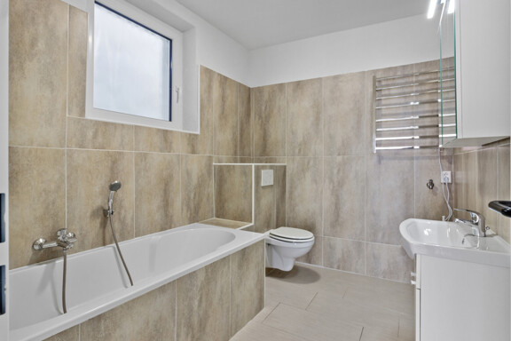 Lukrative Gewerbefläche in Innenstadt ab sofort Verfügbar!        Frisch saniert! 3