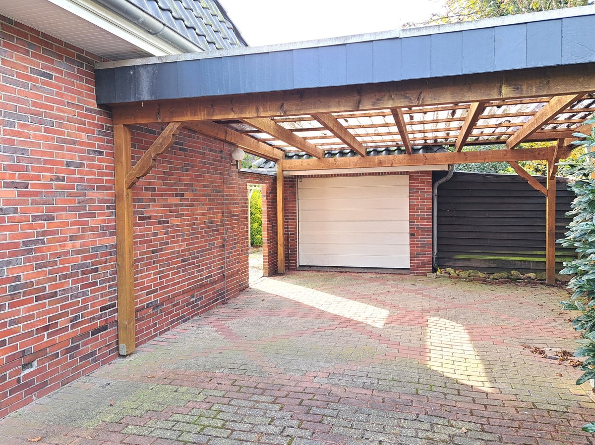 Carport und Garage