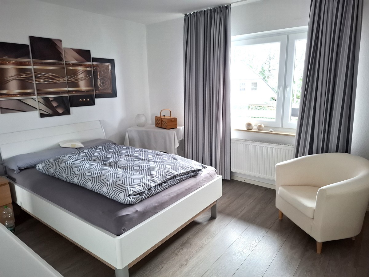 Schlafzimmer Bild 1