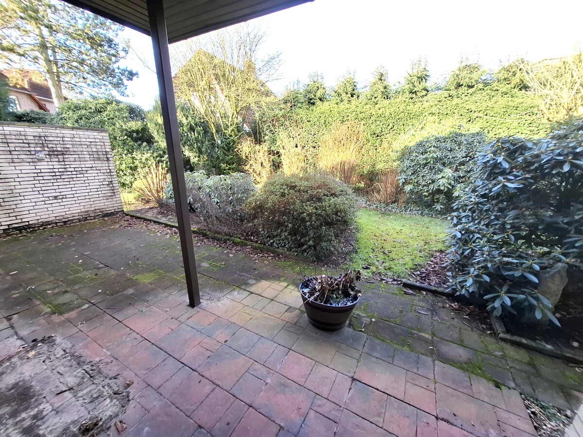 Terrasse mit Blick in den Garten