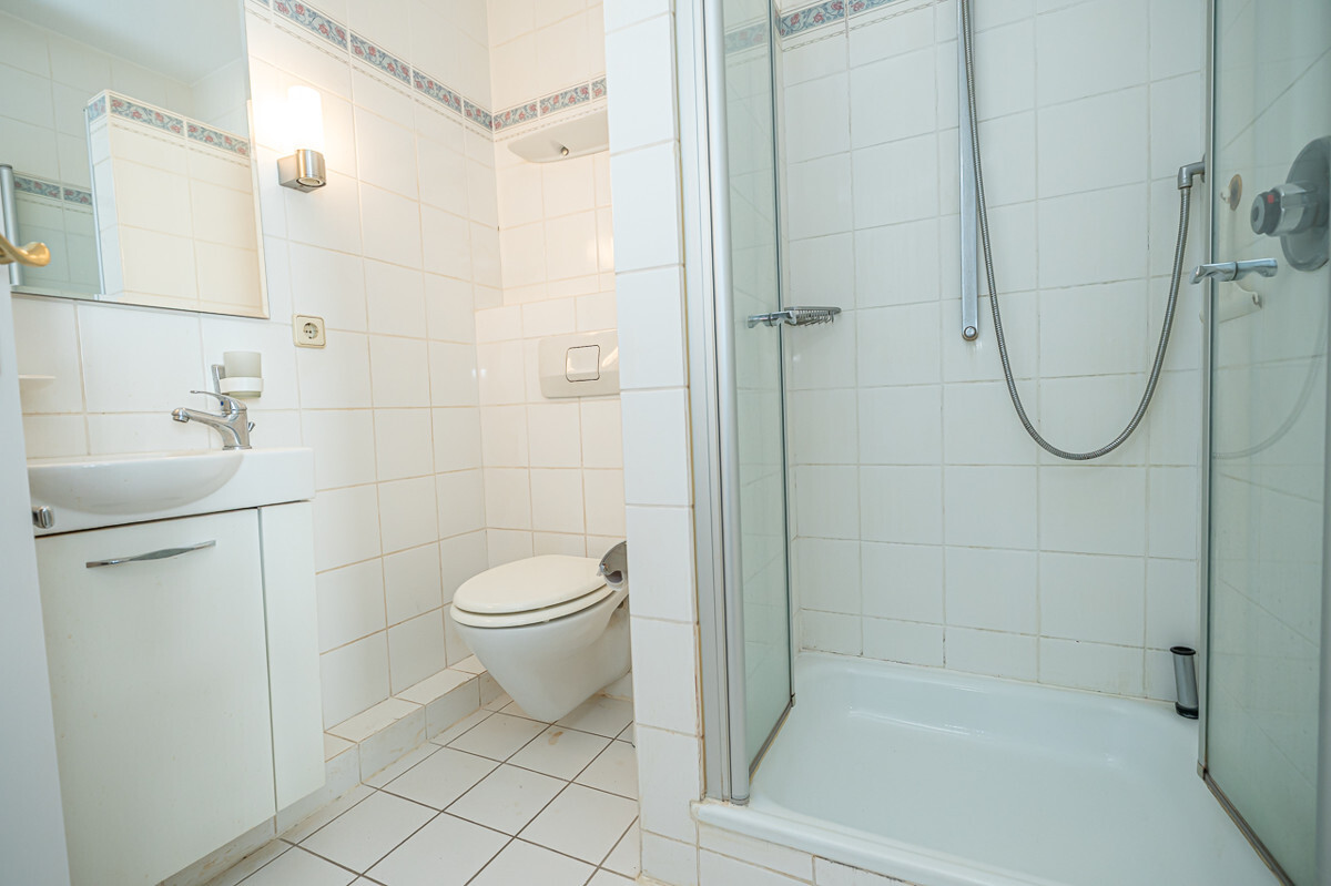 Gäste-WC mit Dusche