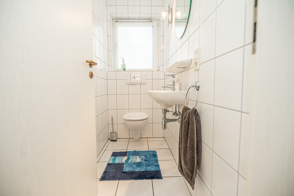 Whg. EG rechts - Gäste-WC