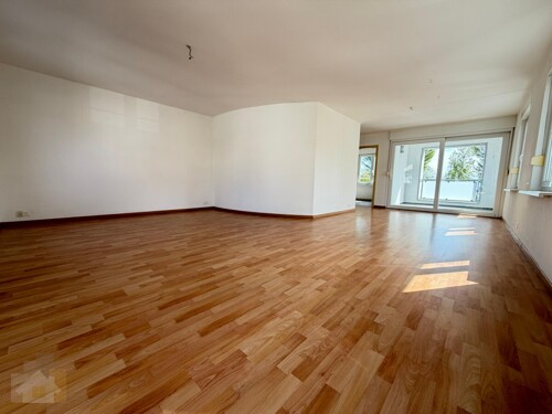 Helles grosses Wohnzimmer