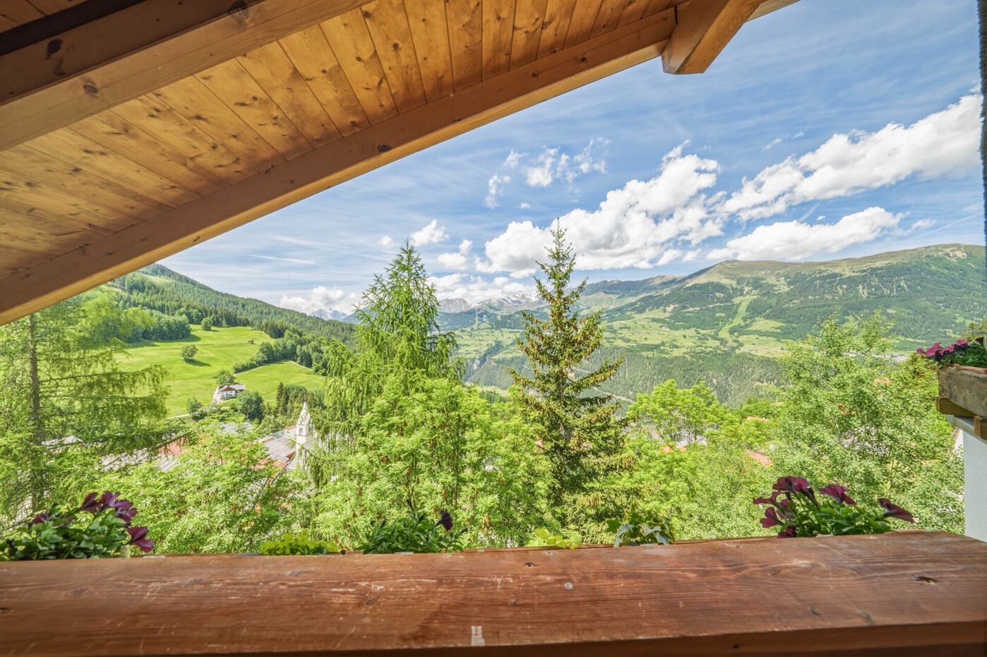 2026-06-Balkon / Erster Stock