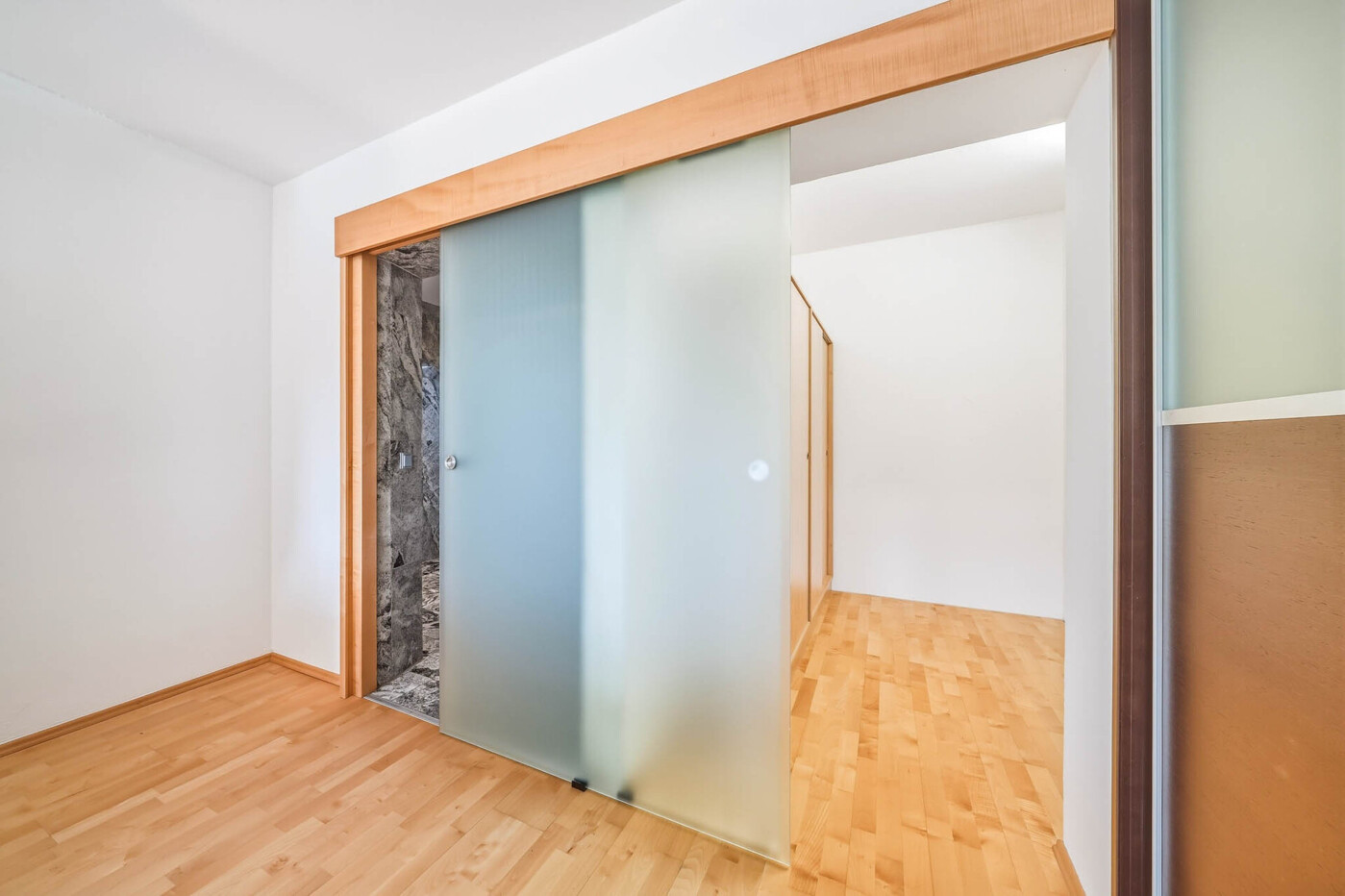 Kleiderschrank