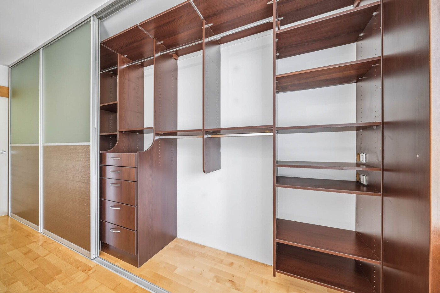 Kleiderschrank