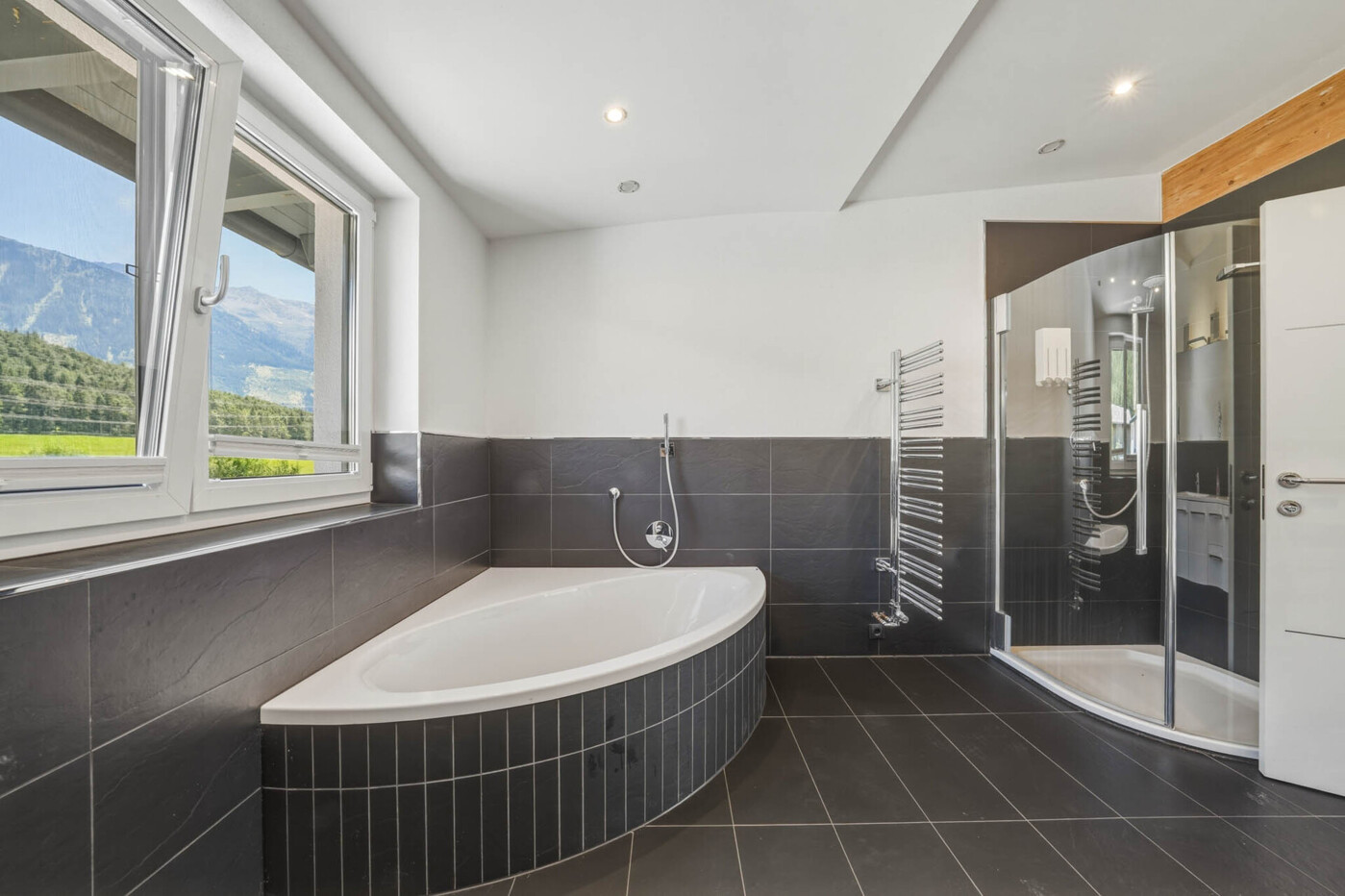 Badezimmer / Obergeschoß
