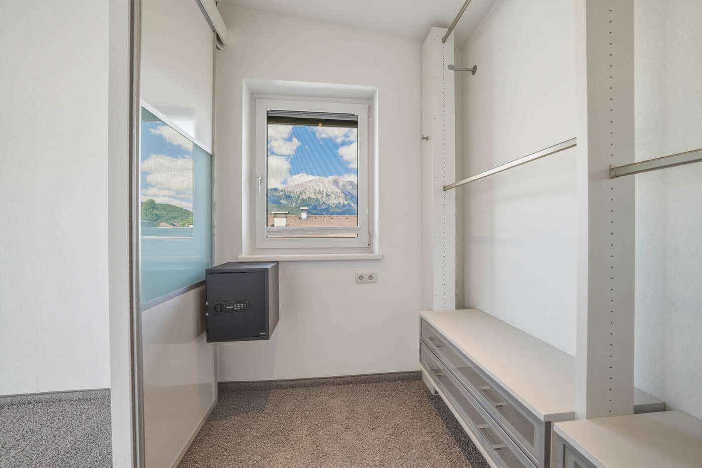 Kleiderschrank / Obergeschoß