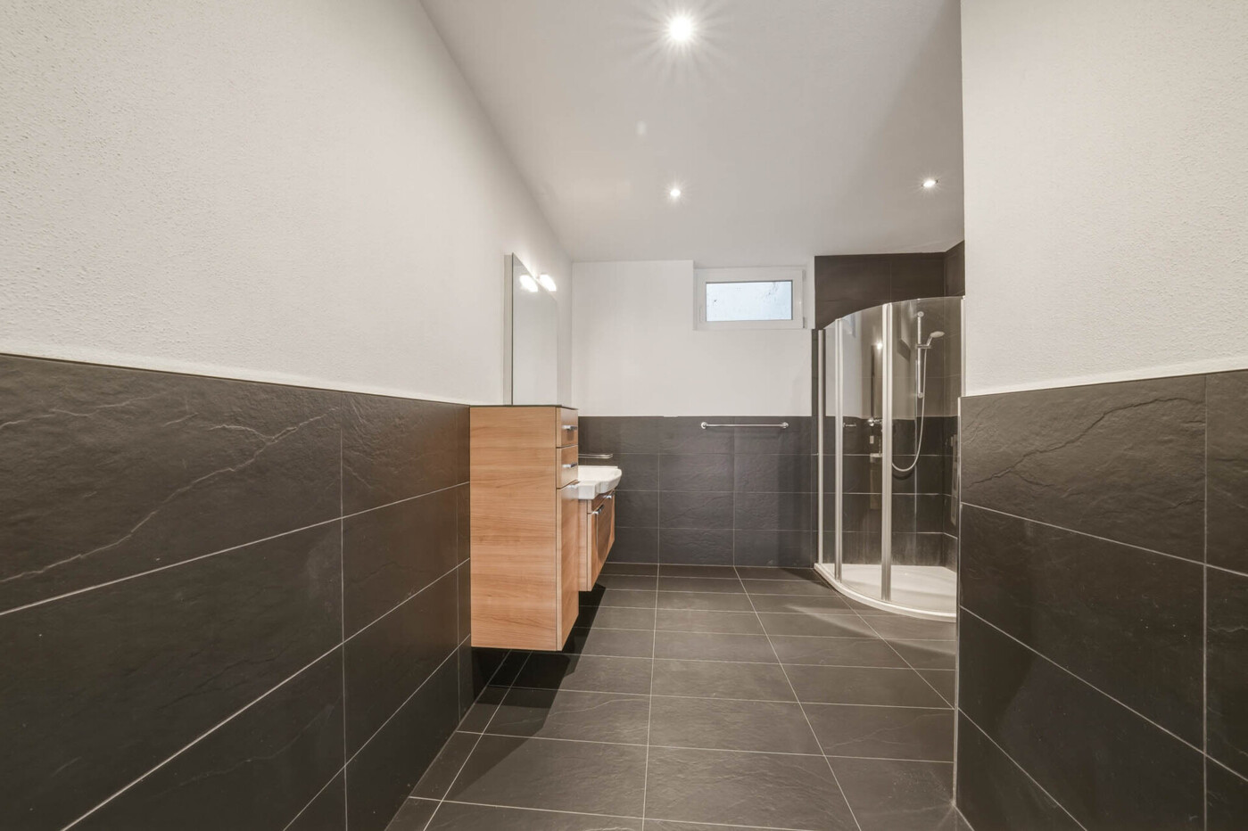 Badezimmer / Untergeschoß
