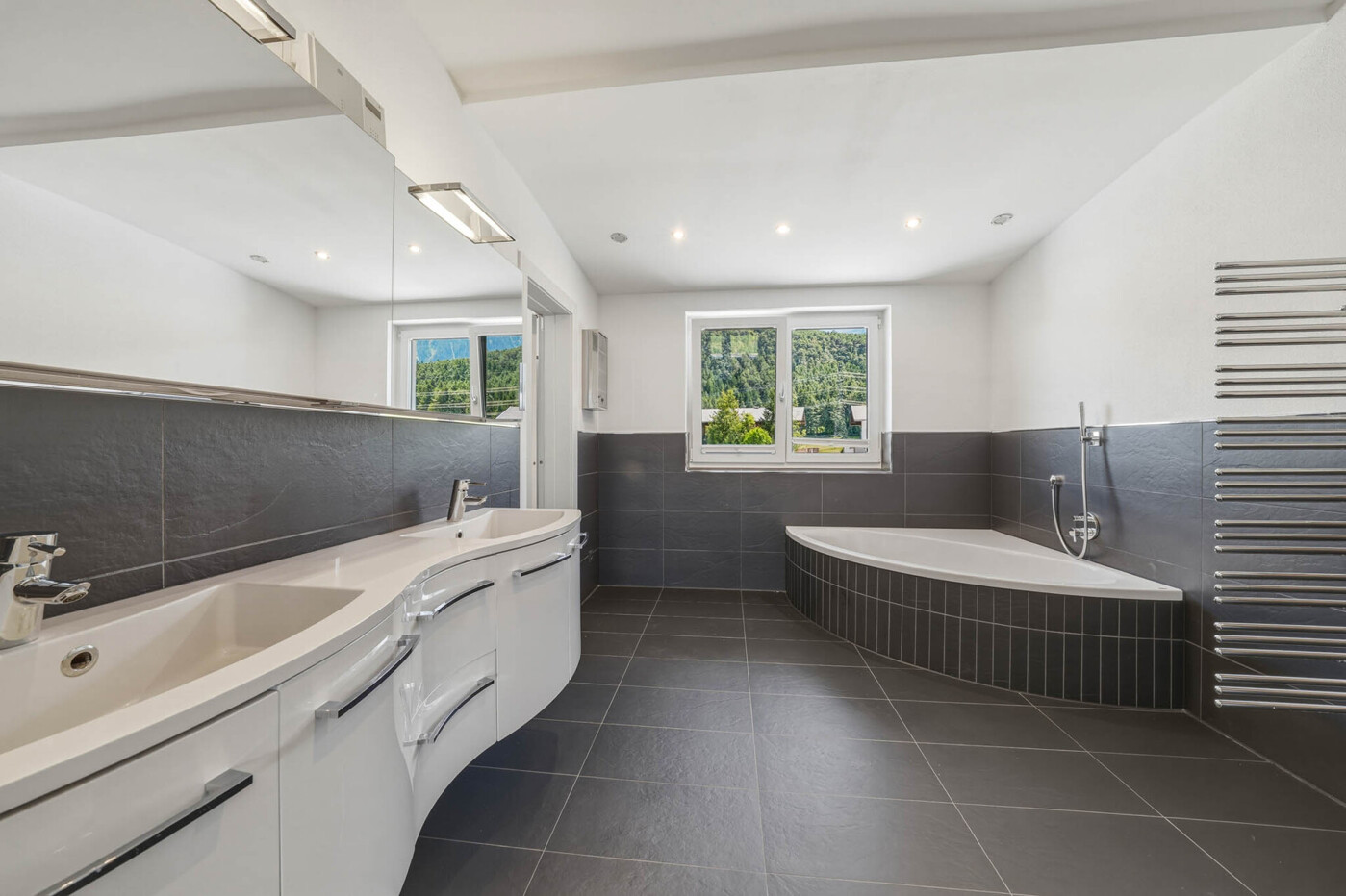 Badezimmer / Obergeschoß