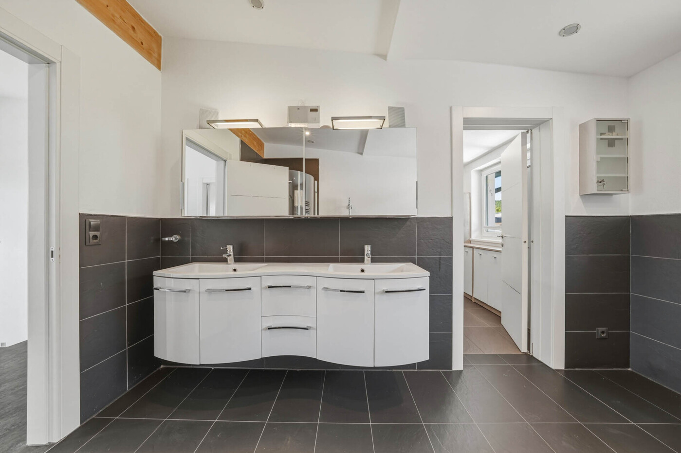 Badezimmer / Obergeschoß