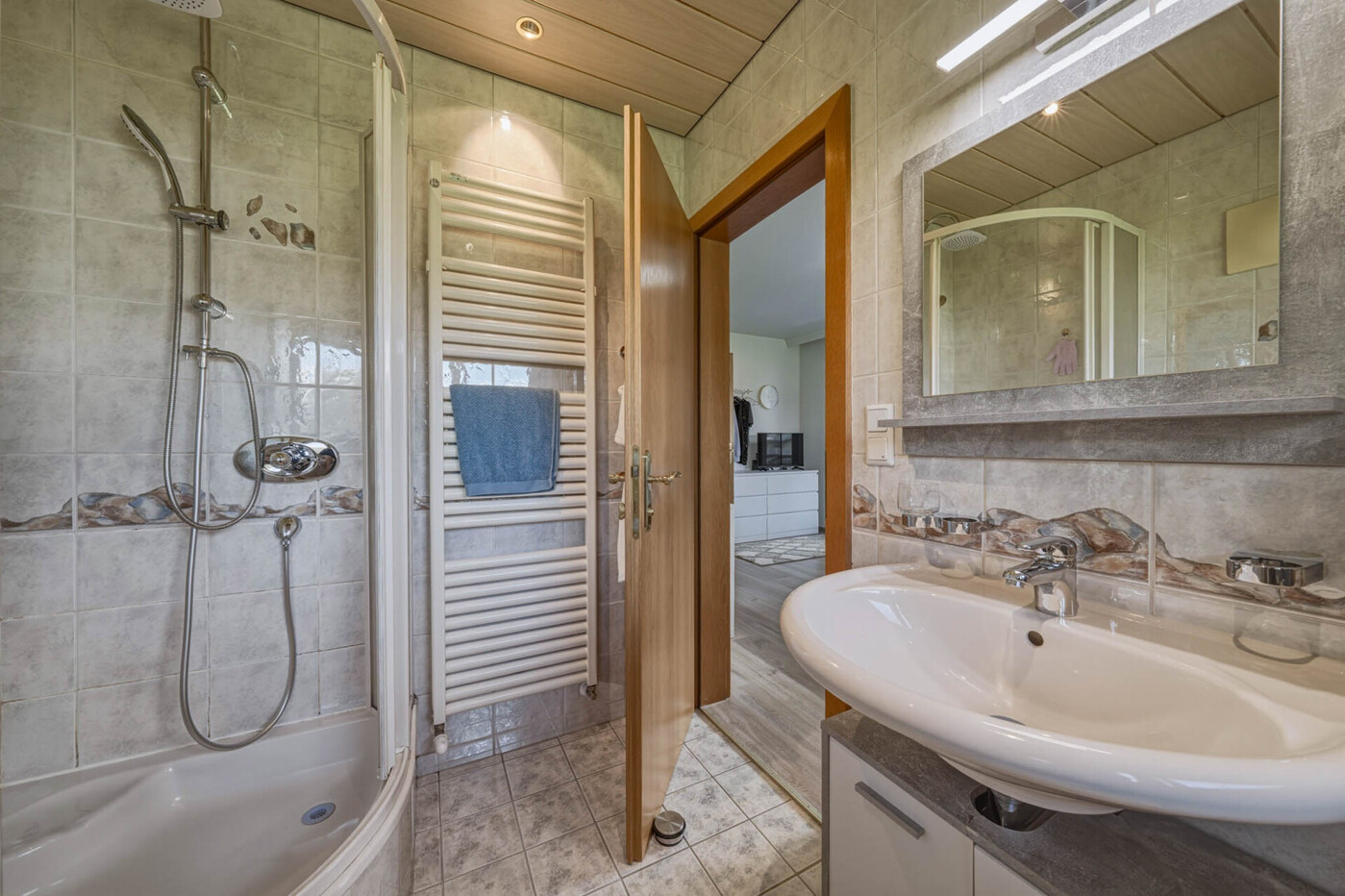 Badezimmer / Obergeschoß
