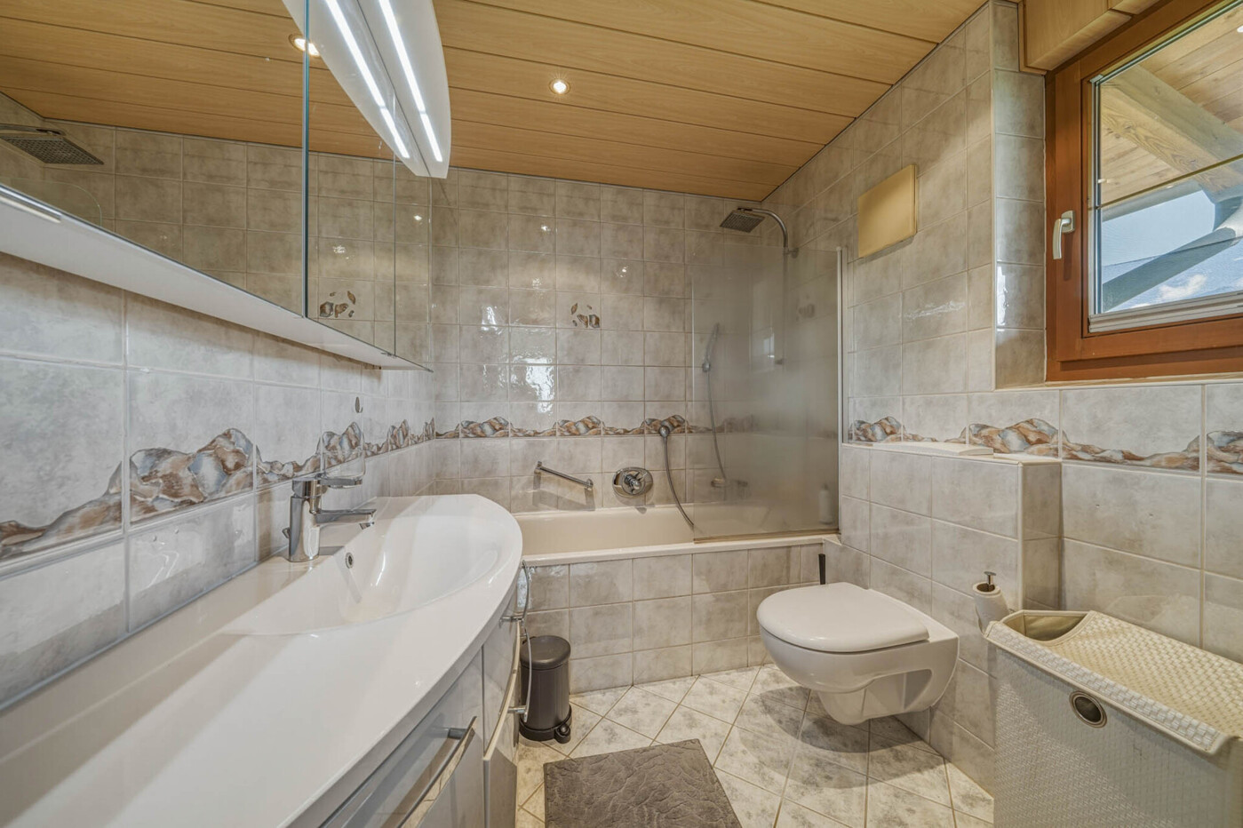 Badezimmer / Obergeschoß