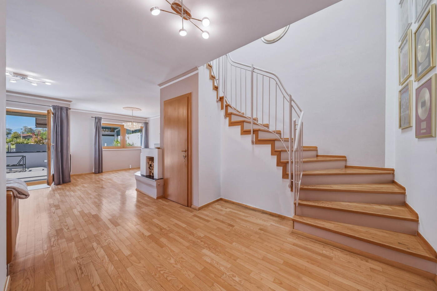 Stiegenhaus EG