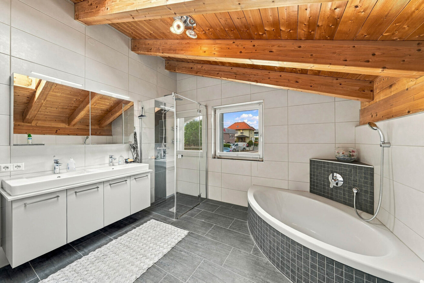 Badezimmer / Erster Stock