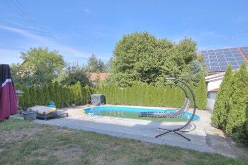 Garten mit Pool