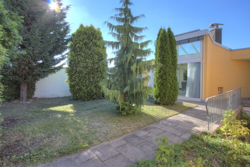 Garten und Hausansicht