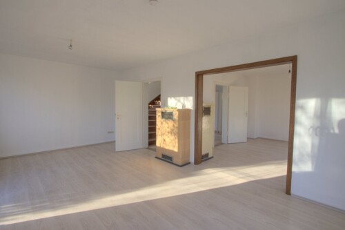 Wohn- angrenzendes Esszimmer