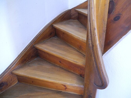 massive Holztreppe