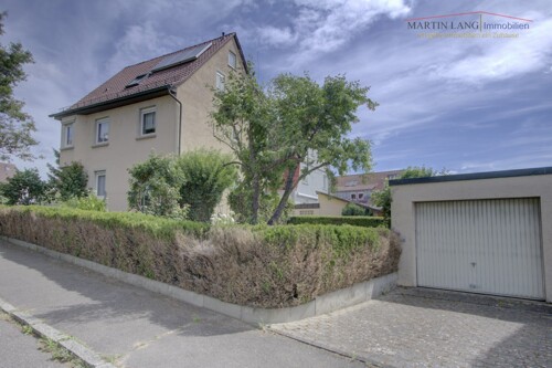 Aussen Ansicht + Garage