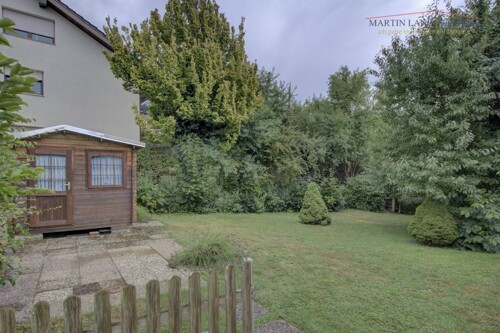 Terrasse und Gartenhaus