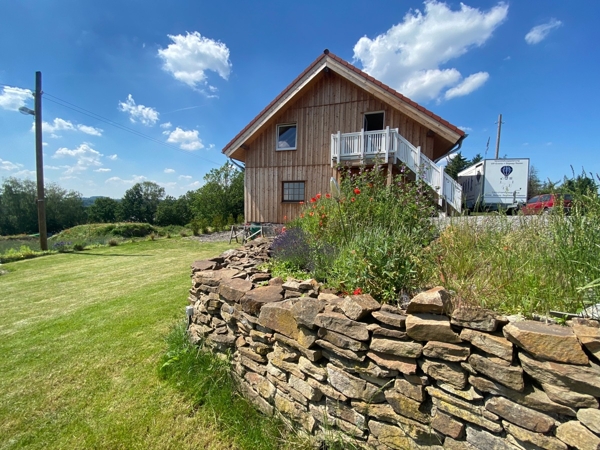 Vorderansicht Steinwand