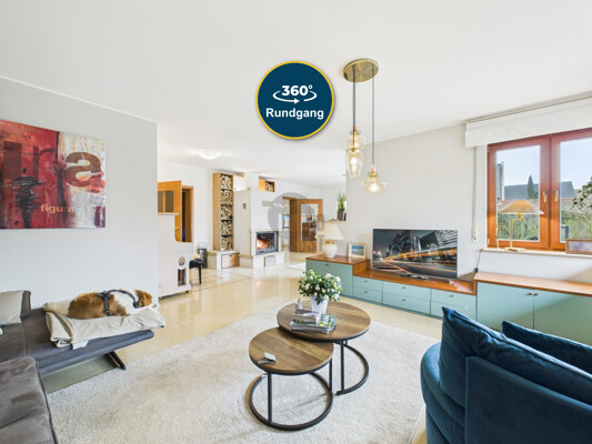 Wohnbereich mit Kaminblick