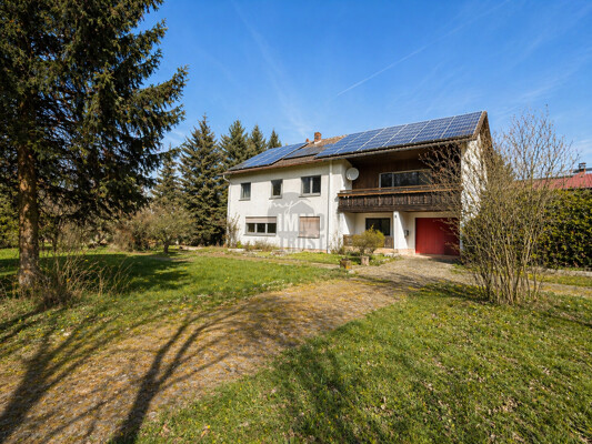 Frontansicht Haus + Garage