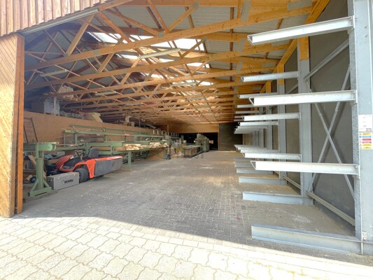 Halle von außen nach innen