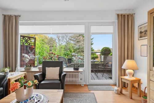 Wohnzimmer mit Blick Balkon