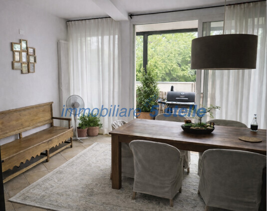 zona pranzo e vetrata